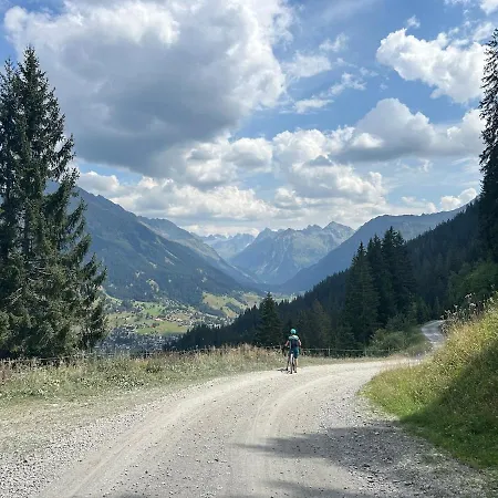 Charmantes Mit Super Aussicht In Berge! * Klosters-Serneus